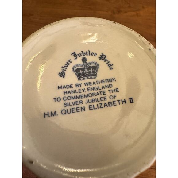 Queen Elizabeth II Silver Jubilee Coffee Tea Cup - Picture 6 of 6
